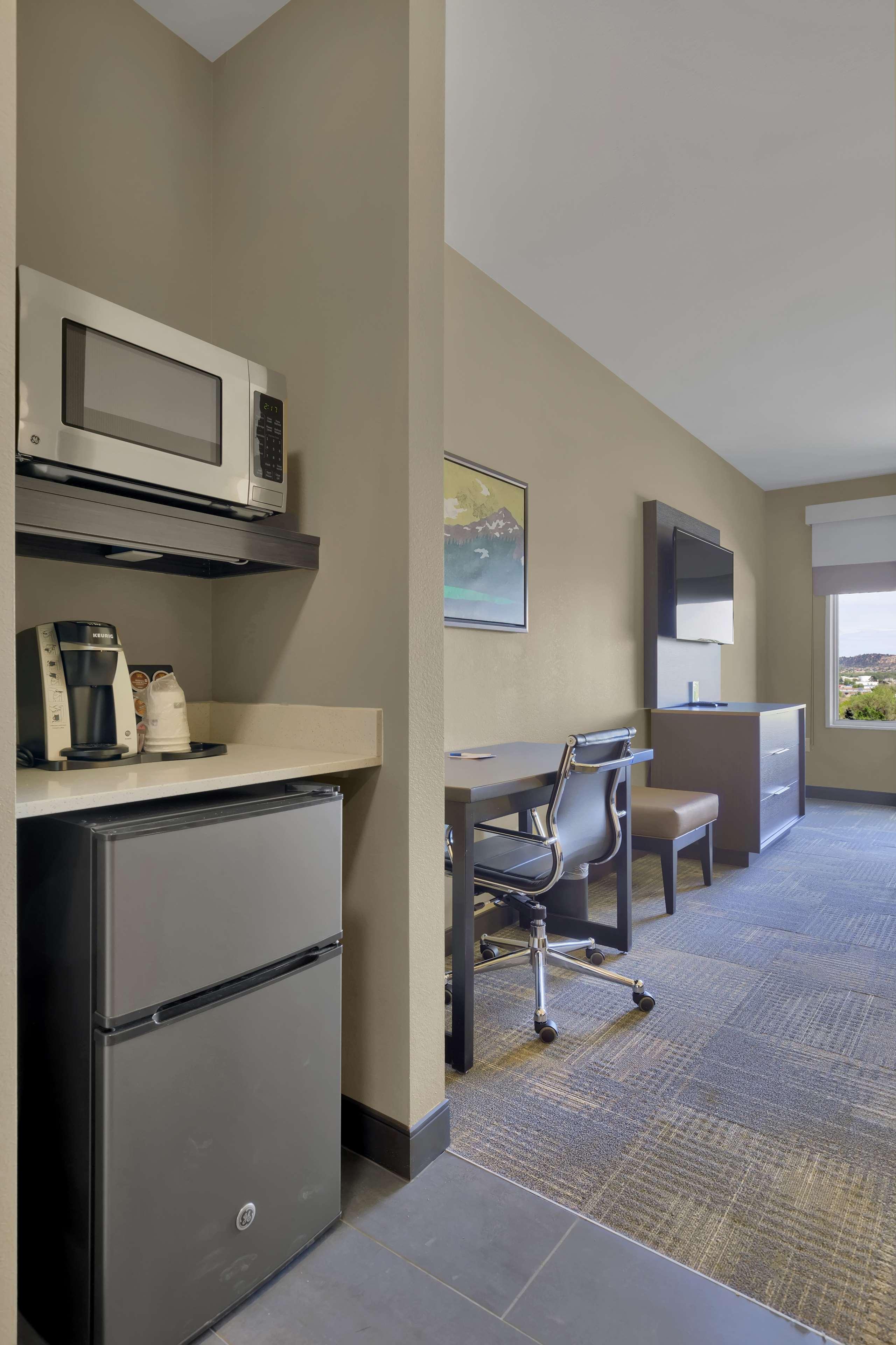 Best Western Plus Fillmore Inn & Suites Colorado Springs Exterior photo