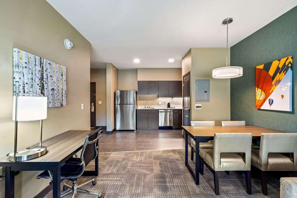 Best Western Plus Fillmore Inn & Suites Colorado Springs Room photo