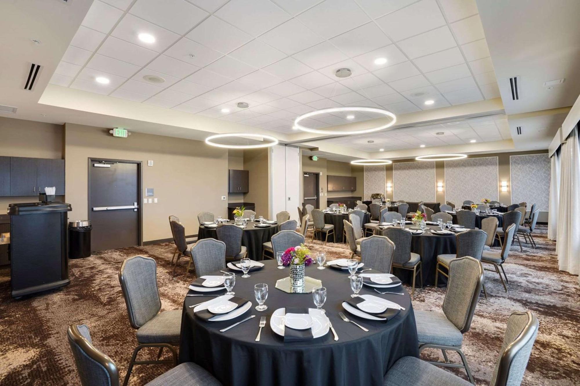 Best Western Plus Fillmore Inn & Suites Colorado Springs Exterior photo