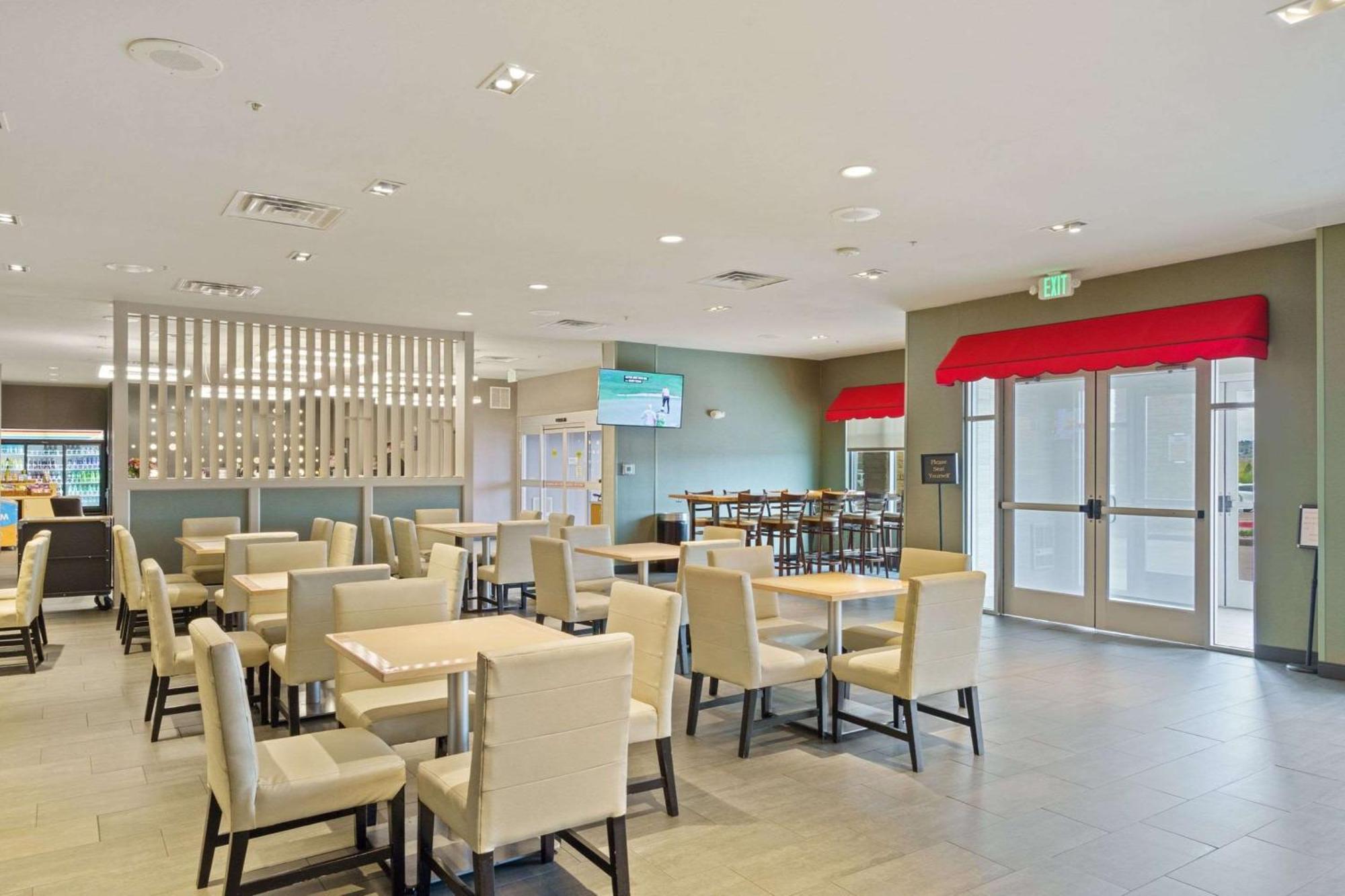 Best Western Plus Fillmore Inn & Suites Colorado Springs Exterior photo