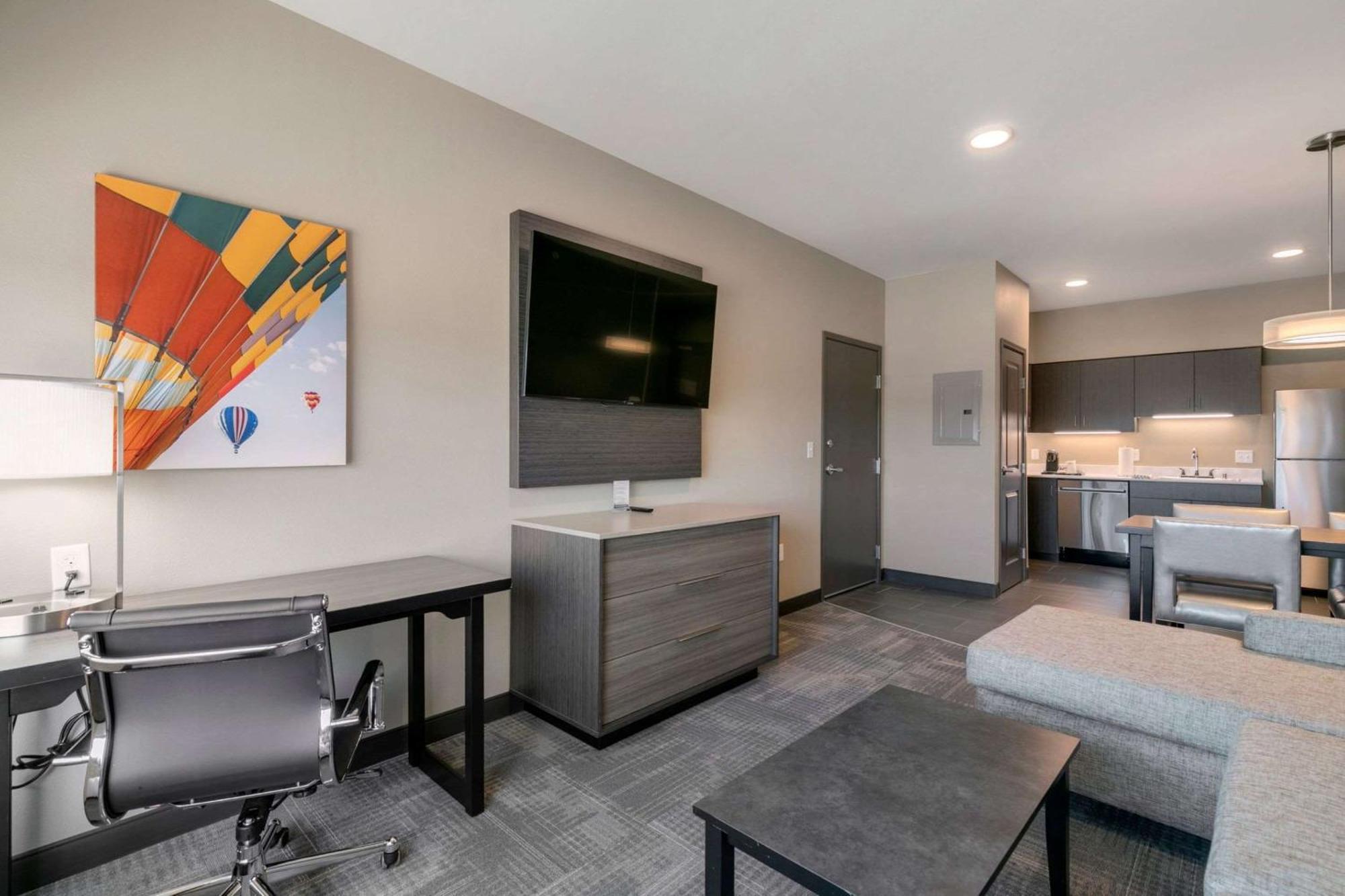 Best Western Plus Fillmore Inn & Suites Colorado Springs Exterior photo