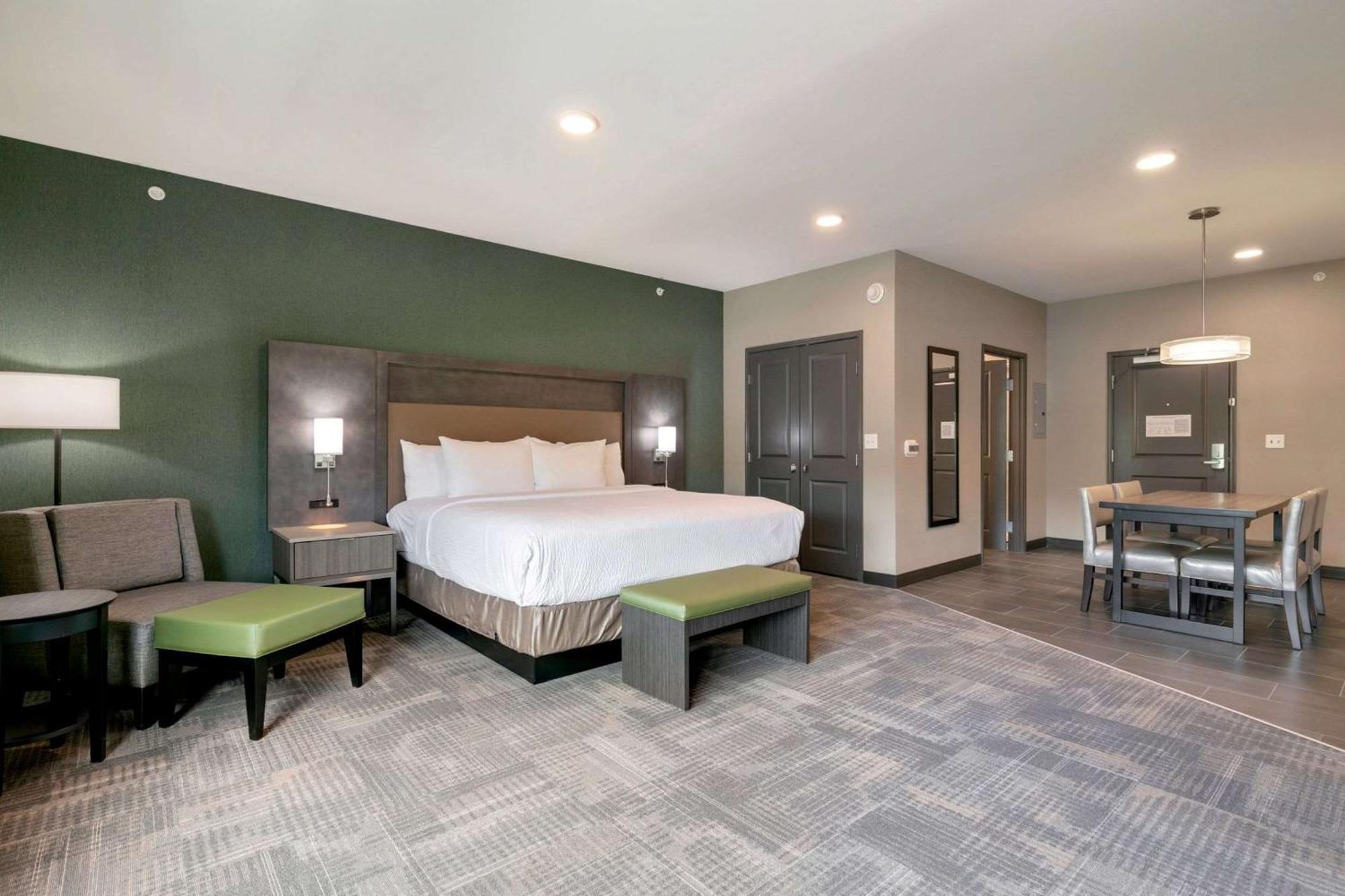Best Western Plus Fillmore Inn & Suites Colorado Springs Exterior photo
